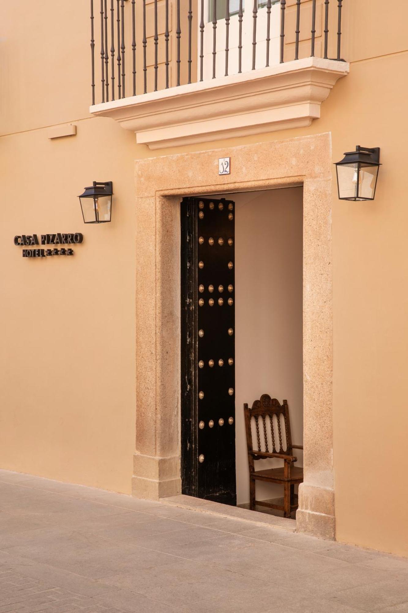 Casa Pizarro Hotel Caces エクステリア 写真